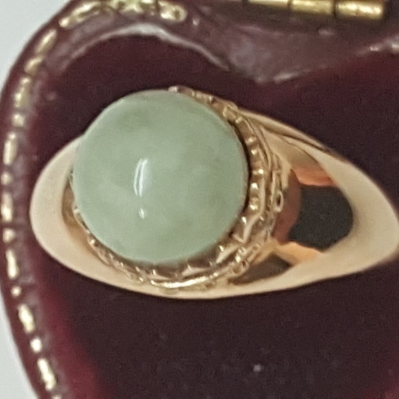 Estate Sanuk 14k YG Genuine Jade Ornate Ring